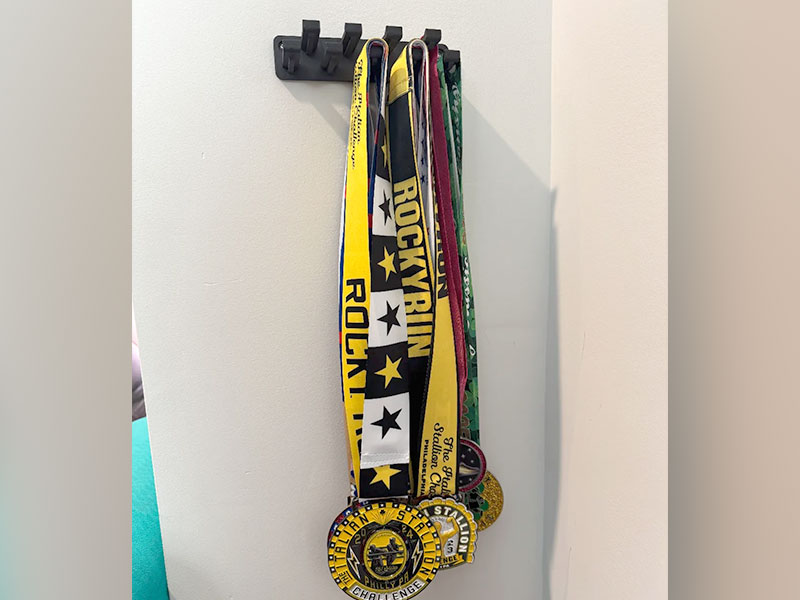 Настінний тримач для медалей